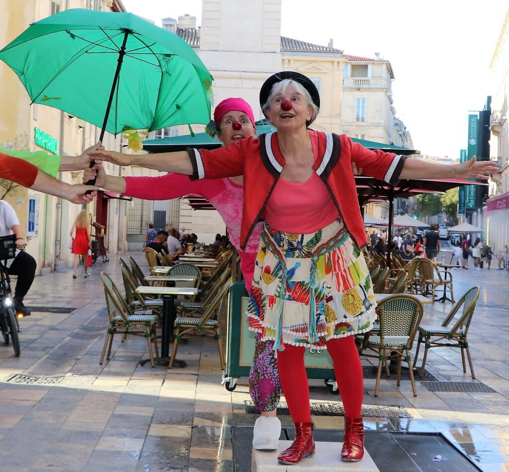 Bataclown dans les rues de Nimes. Photos Jean-Bernard Bonange ou Norbert Leroy